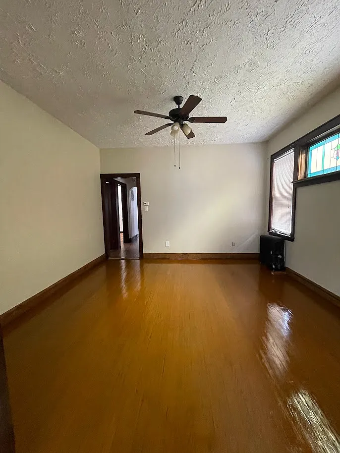 3 bed, 1270 sqft, $2,500 — Photo 3