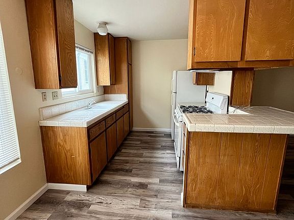 3rd image of 952 Reed Ave #7
