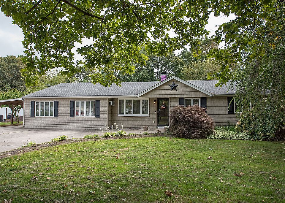 1st image of 25 Magnolia Dr