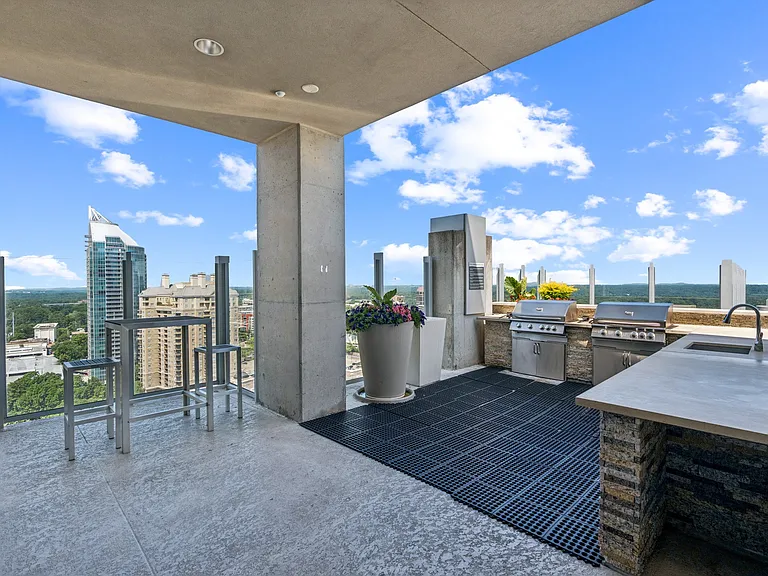 SkyHouse Buckhead — Photo 6