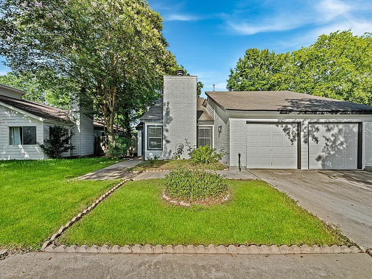 2911 Waypark Dr — Photo 3