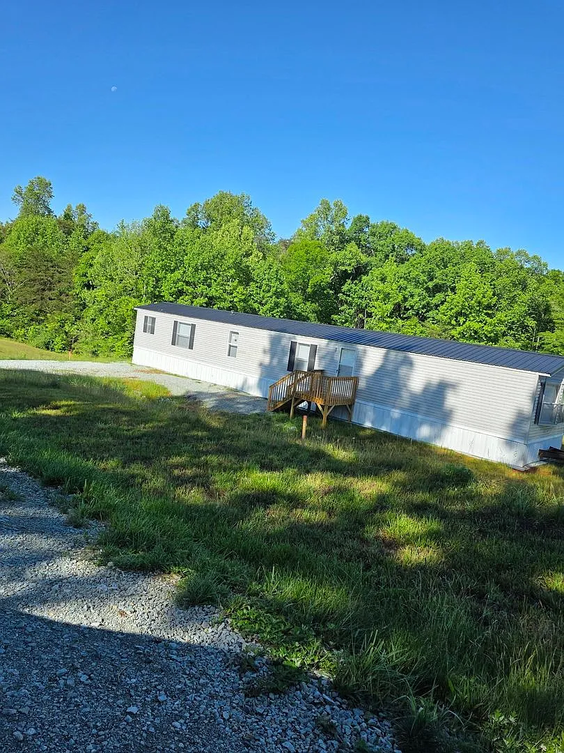 Building Photo - 1002 Jacks Dr