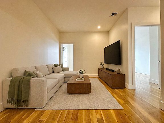 3rd image of 818 Lexington Ave APT 3G