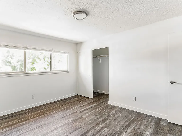 Midland Apartments — Photo 22