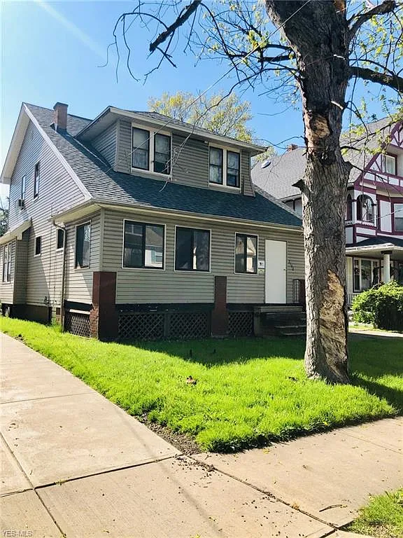 2140 W 101st St photo 1