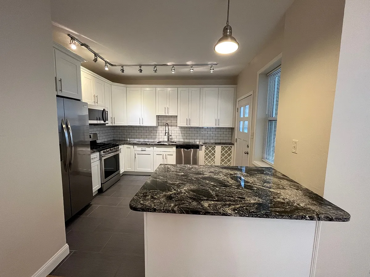 Building Photo - 5617 E Liberty Blvd #1