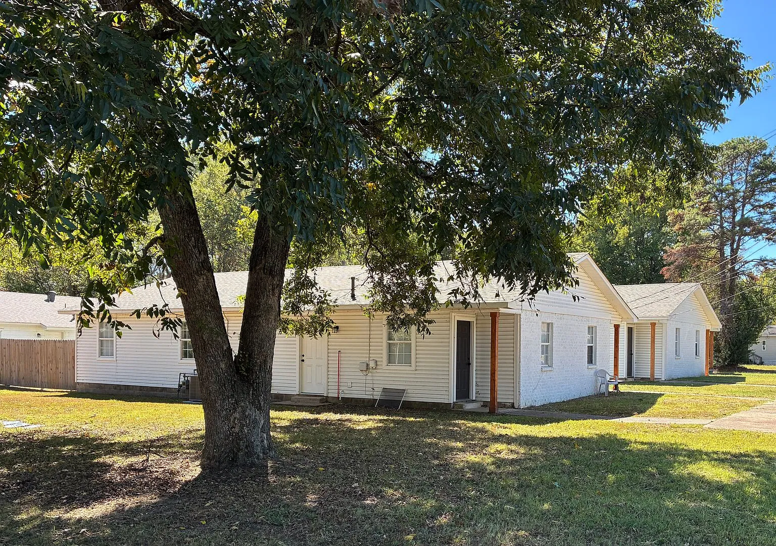 Fully remodeled, turnkey duplex unit in the heart of Bald Knob — Photo 1