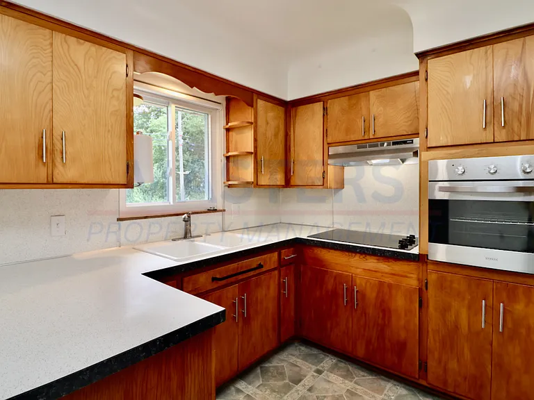 1028 Rosedale St — Photo 9