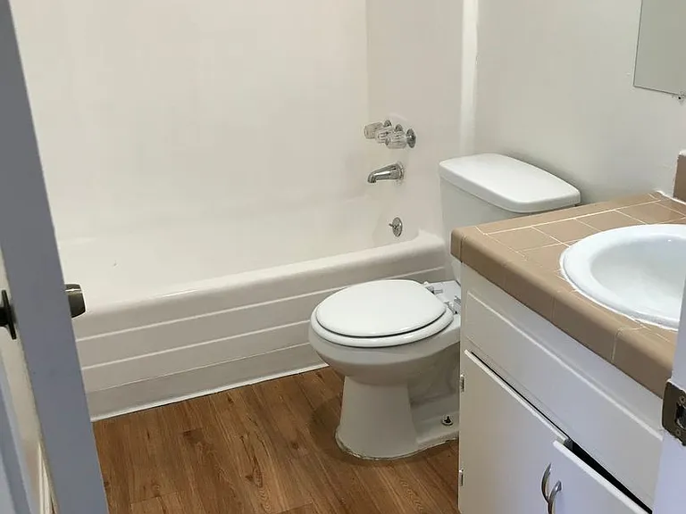 508 S Victoria Ave — Photo 18