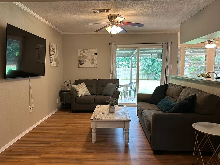 1607 Sagebrush Trl — Photo 4