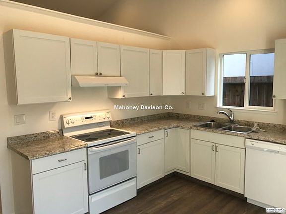 3rd image of 613 Maria Dr