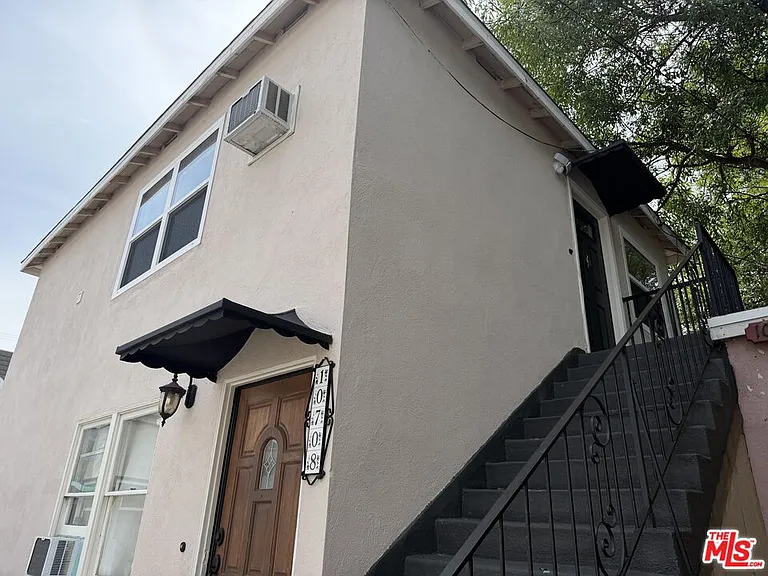 10708 1/2 Moorpark St — Photo 13