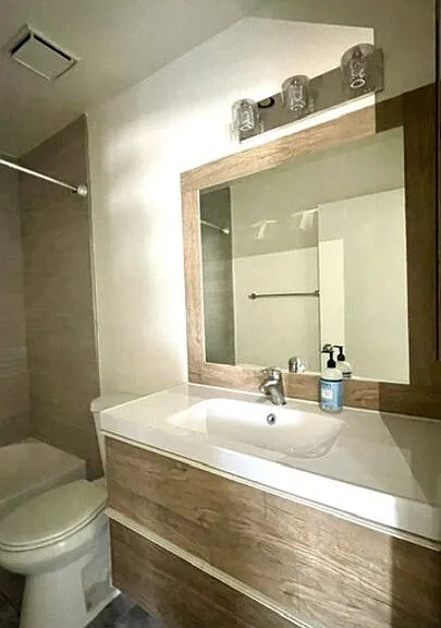 922 N Hudson Ave #10 — Photo 14