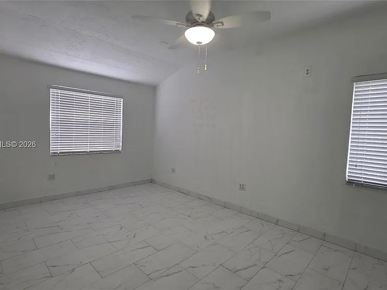 3325 S Lake Dr — Photo 5