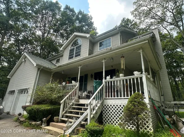 2162 Longview Dr, Bushkill, PA 18324