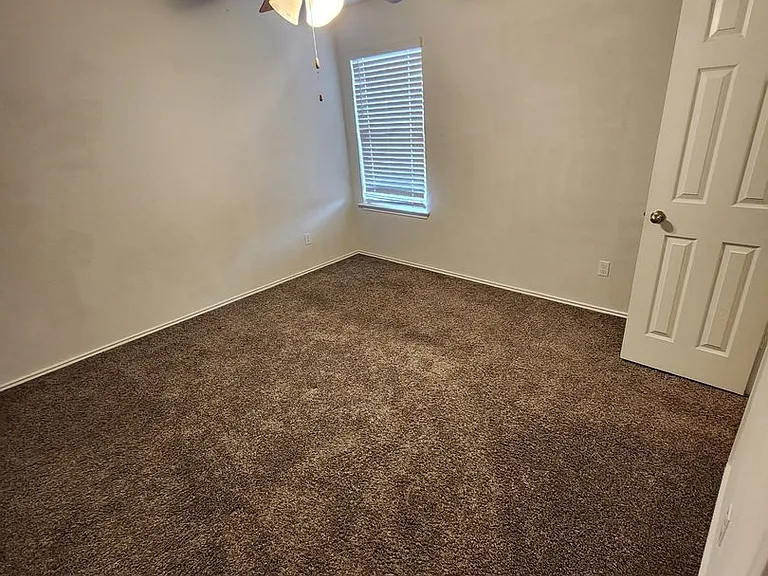 904 Garden Green Dr — Photo 15