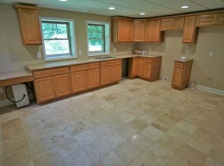 7208 Hickory Ln, Stroudsburg, PA 18360