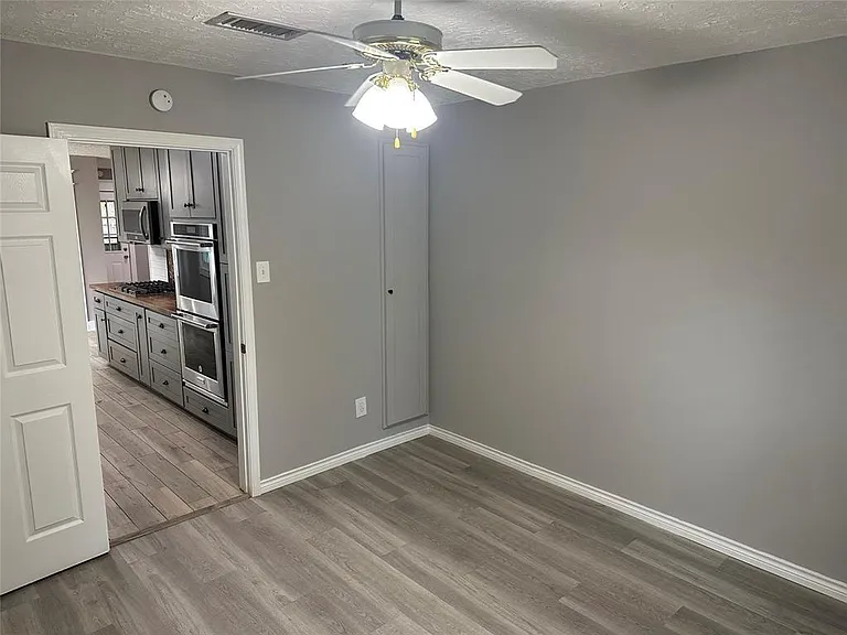 228 Oak Manor Dr — Photo 14