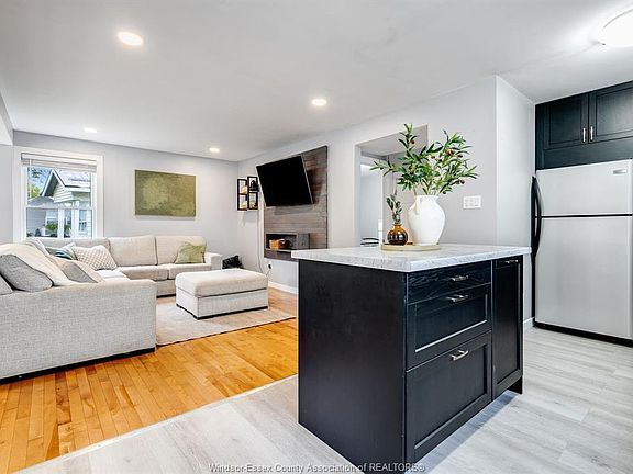 4th image of 85 Orange St