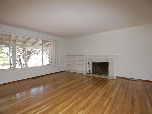 2nd image of 868 Nantucket Ct