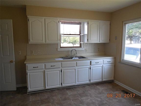 3rd image of 1520 Ohmer Ave