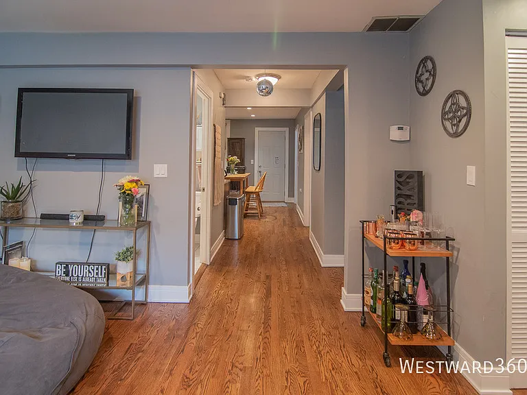 2733 N Wayne Ave #2 — Photo 5