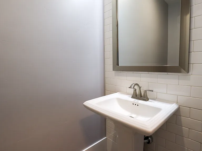 1/2 Bath