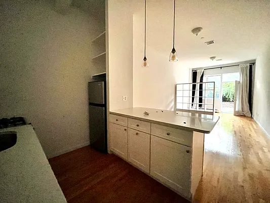Rented by MySpaceNYC | media 3