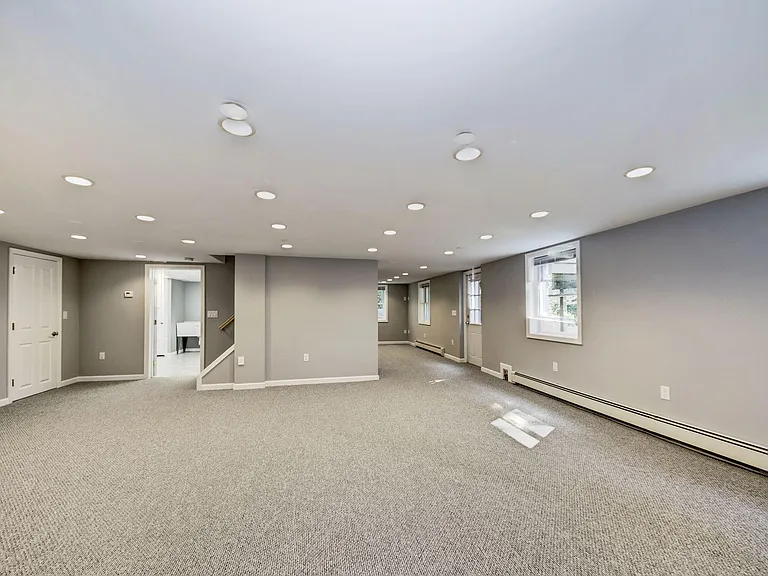 204 Deerfield Ln — Photo 23