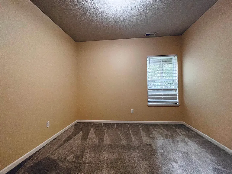 1805 Glenn Hendren Dr — Photo 13