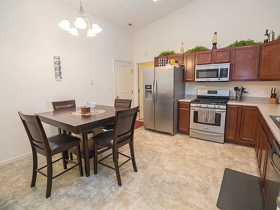 4th image of 2408 Maxwell Dr