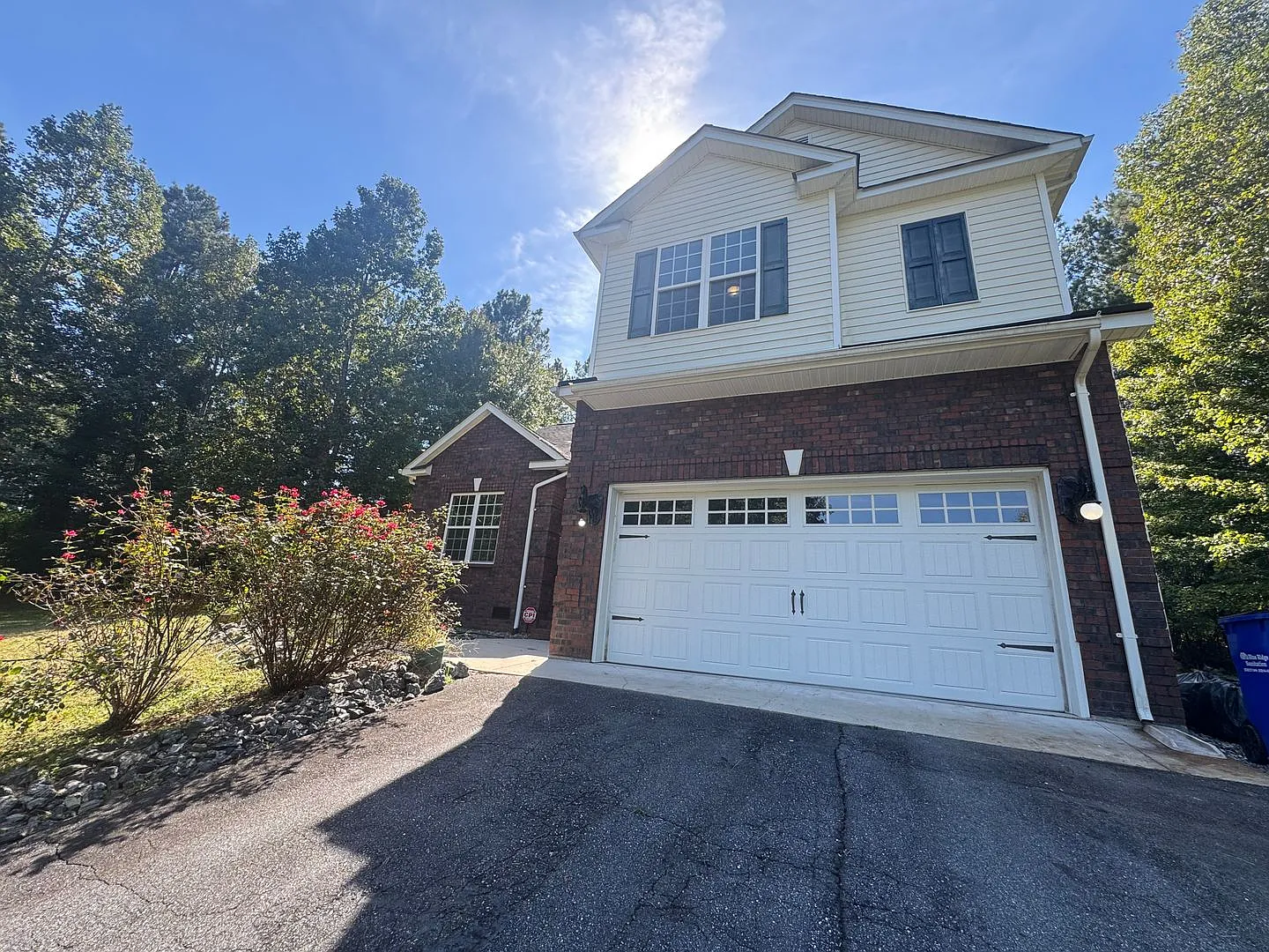 Spacious 3BR/2.5BA Hickory Home with Bonus Room — Photo 1