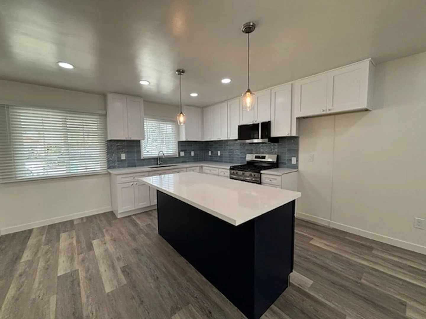 4 bed, 2.0 bath, 1650 sqft, $3,495 — Photo 4