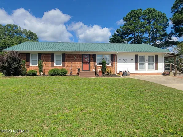 105 Holly Avenue, Dunn, NC 28334