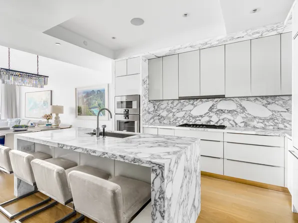 10 Riverside Boulevard image 5 of 31