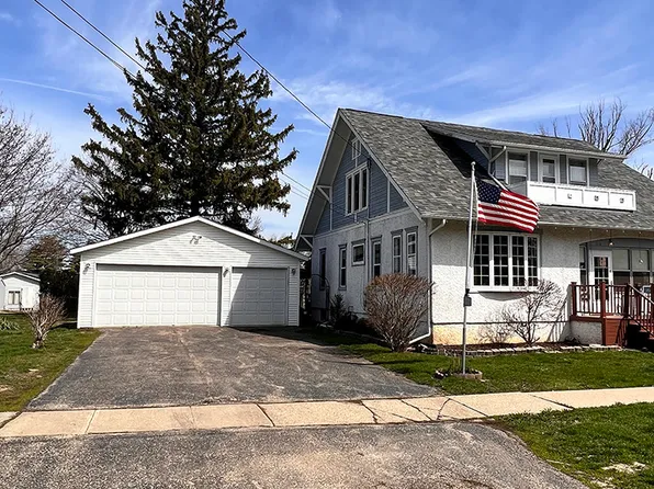 306 E Center St, Mount Morris, IL 61054