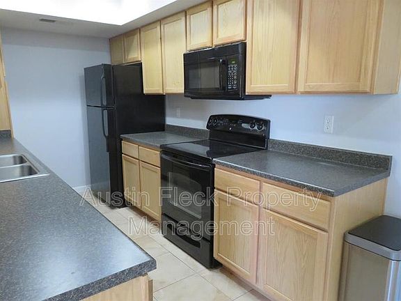 2nd image of 733 E Lola Dr