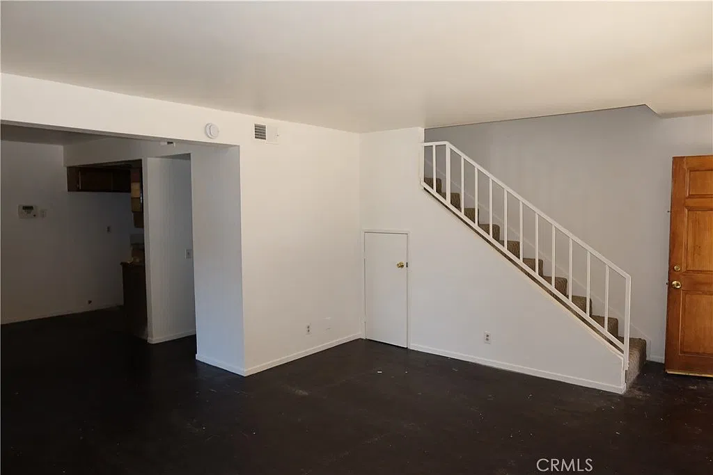 2 bed, 1.5 bath, 4536 sqft, $1,950 — Photo 3