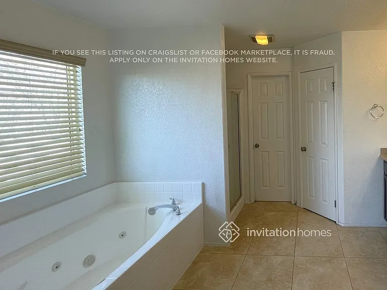 1529 Granville Way — Photo 10