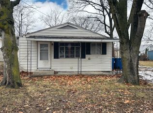 236 Valbert St, Flora, IL 62839