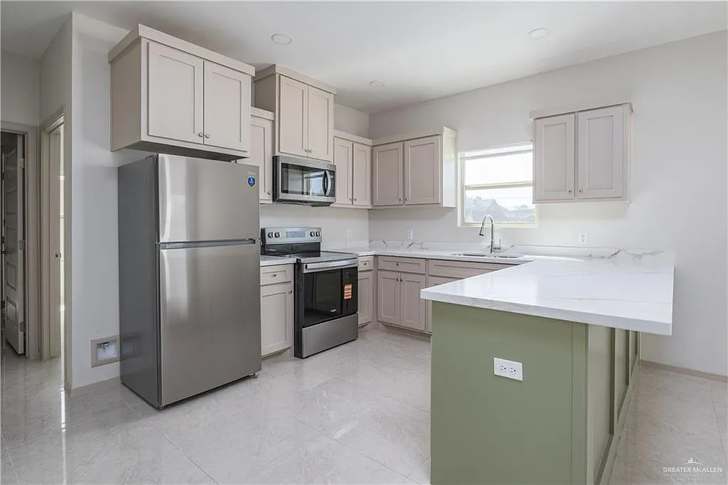 3 bed, 2.5 bath, 1064 sqft, $1,350 — Photo 4
