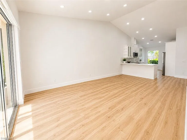 8204 Ibis Cove Cir #B-212 — Photo 11