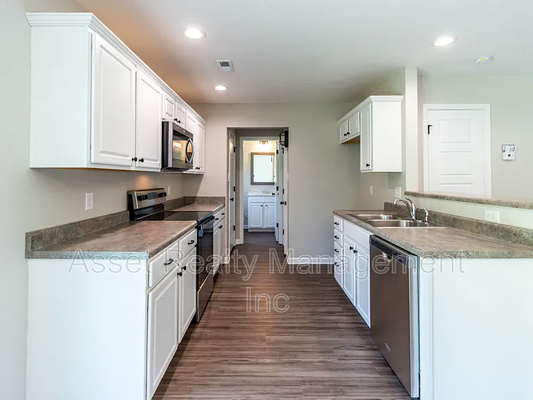 628 Drakewood Rd — Photo 15