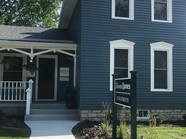 316 Oakton Ave, Pewaukee, WI 53072