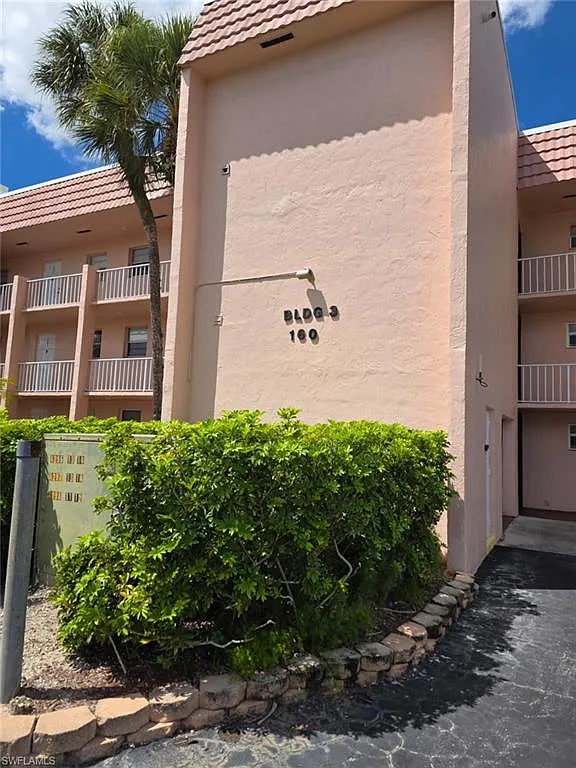 2 bed, 2.0 bath, 842 sqft, $1,600 — Photo 1