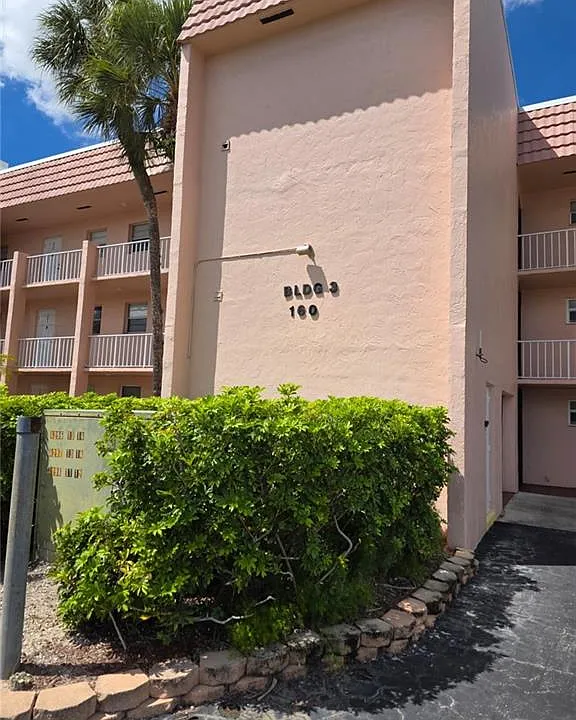 160 Turtle Lake Ct #209