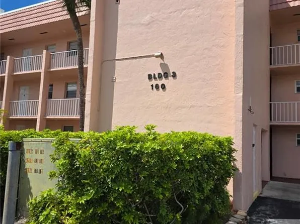160 Turtle Lake Ct APT 209, Naples, FL 34105