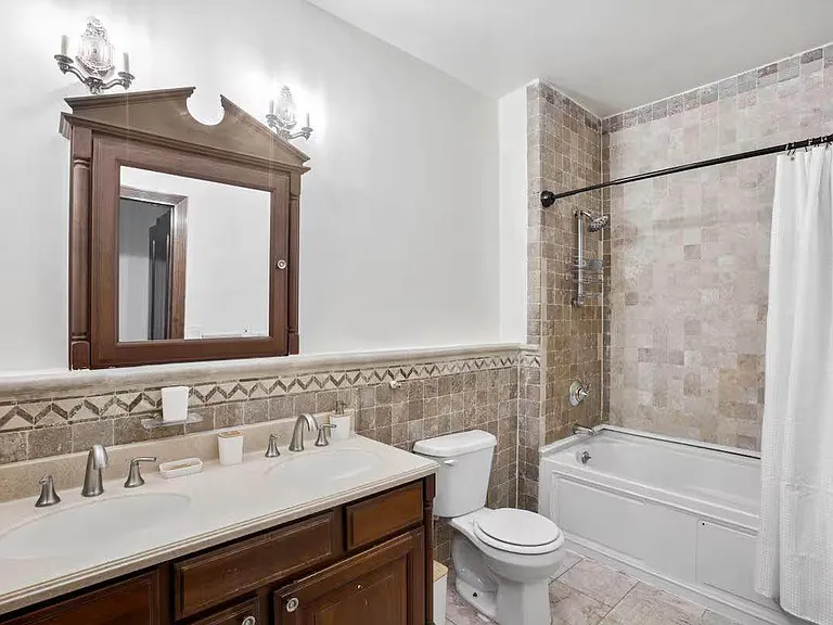 306 E 52nd St #1 — Photo 18