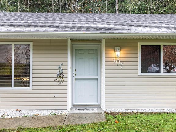 3rd image of 3105 Rinvold Rd #107