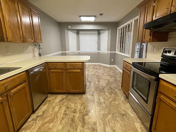 3rd image of 16 High Timber Dr
